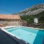 Villa Maison Laurel - Beautiful Stone Estate With Private Pool, Near Split And Omis *