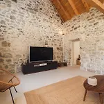Villa Maison Laurel - Beautiful Stone Estate With Private Pool, Near Split And Omis *