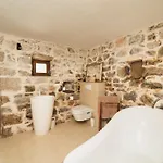 Maison Laurel - Beautiful Stone Estate With Private Pool, Near Split And Omis Gata