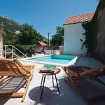 Maison Laurel - Beautiful Stone Estate With Private Pool, Near Split And Omis Villa Gata