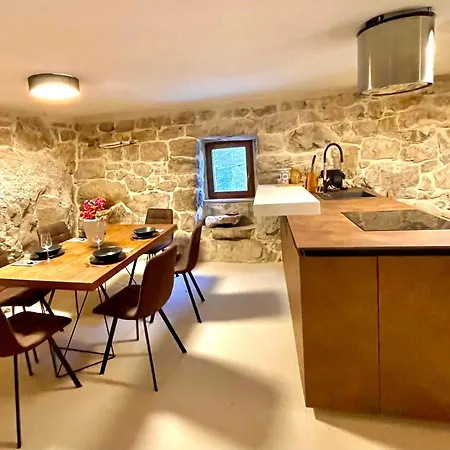 Maison Laurel: Historic Stone Estate With Private Pool Gata