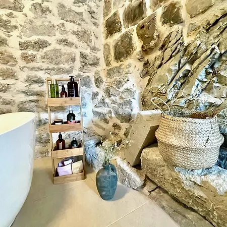 Maison Laurel: Historic Stone Estate With Private Pool Gata