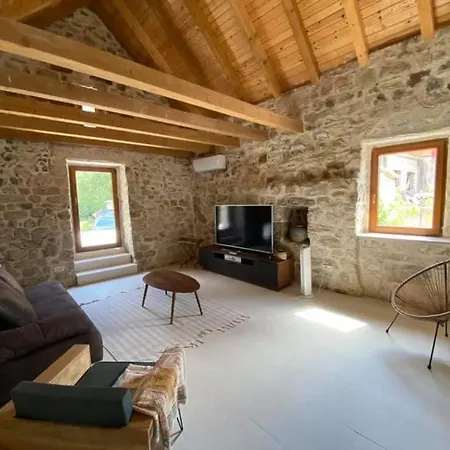 Maison Laurel: Historic Stone Estate With Private Pool *