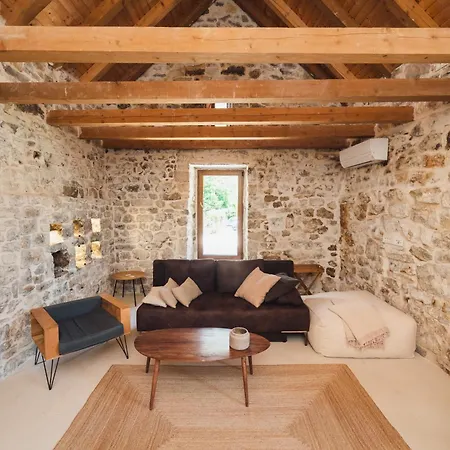Maison Laurel - Beautiful Stone Estate With Private Pool, Near Split And Omis *