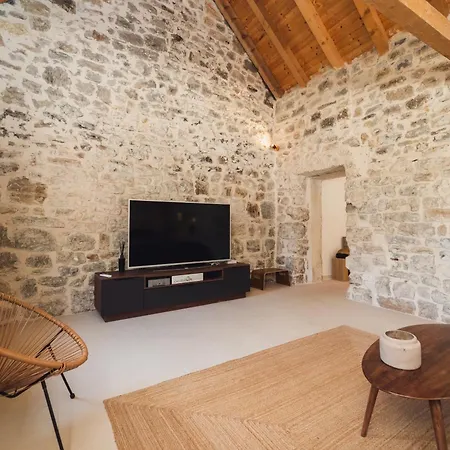 Villa Authentic Cool Stone Villa With Private Pool, Gata, Near Omis And Split *