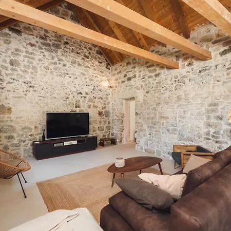 Villa Authentic Cool Stone Villa With Private Pool, Gata, Near Omis And Split